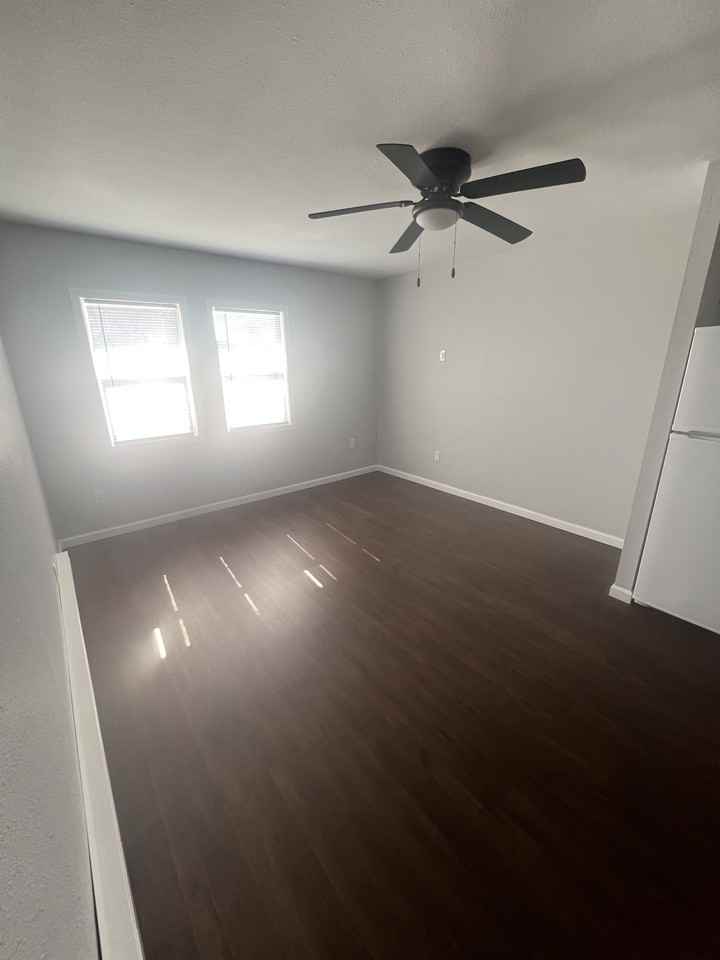 712 Logan Ave #A - Photo 3 of 8