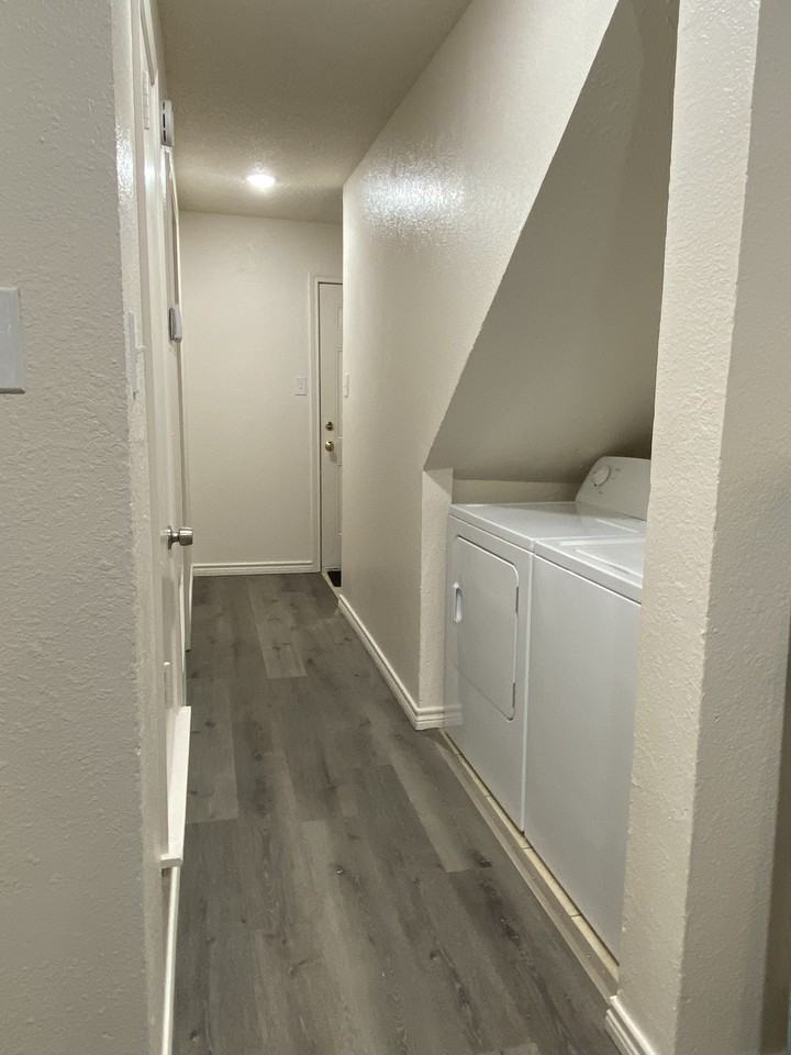 302 Cates Dr #302 - Photo 3 of 14