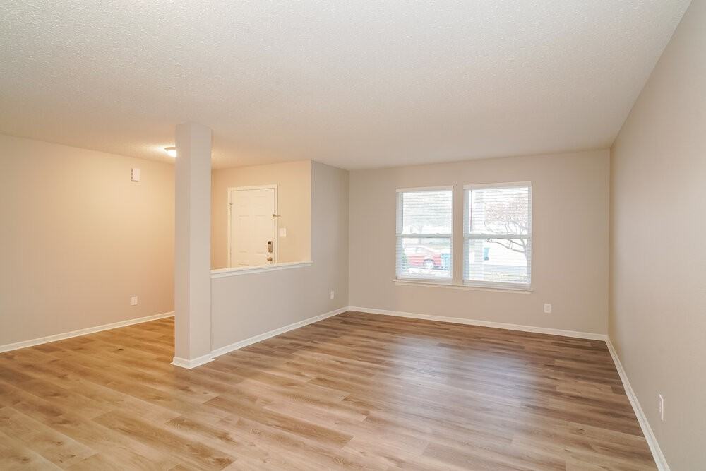 5739 N Jefferson Dr - Photo 4 of 17