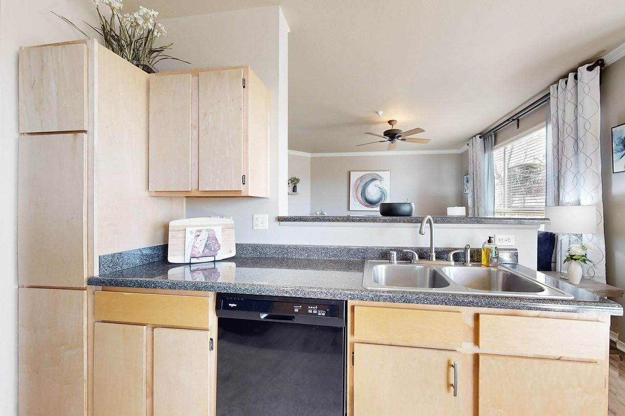 Las Mananitas Apartments - Photo 6 of 42