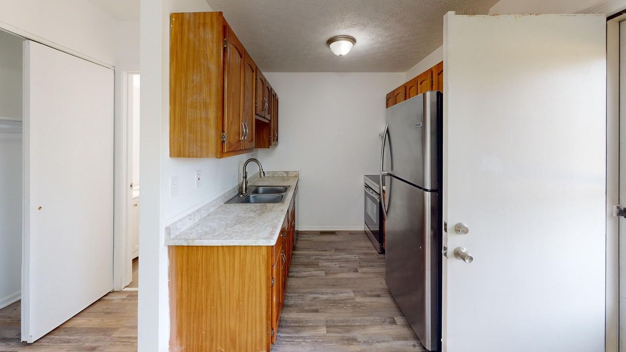 Fairfield Square - Photo 7 of 29