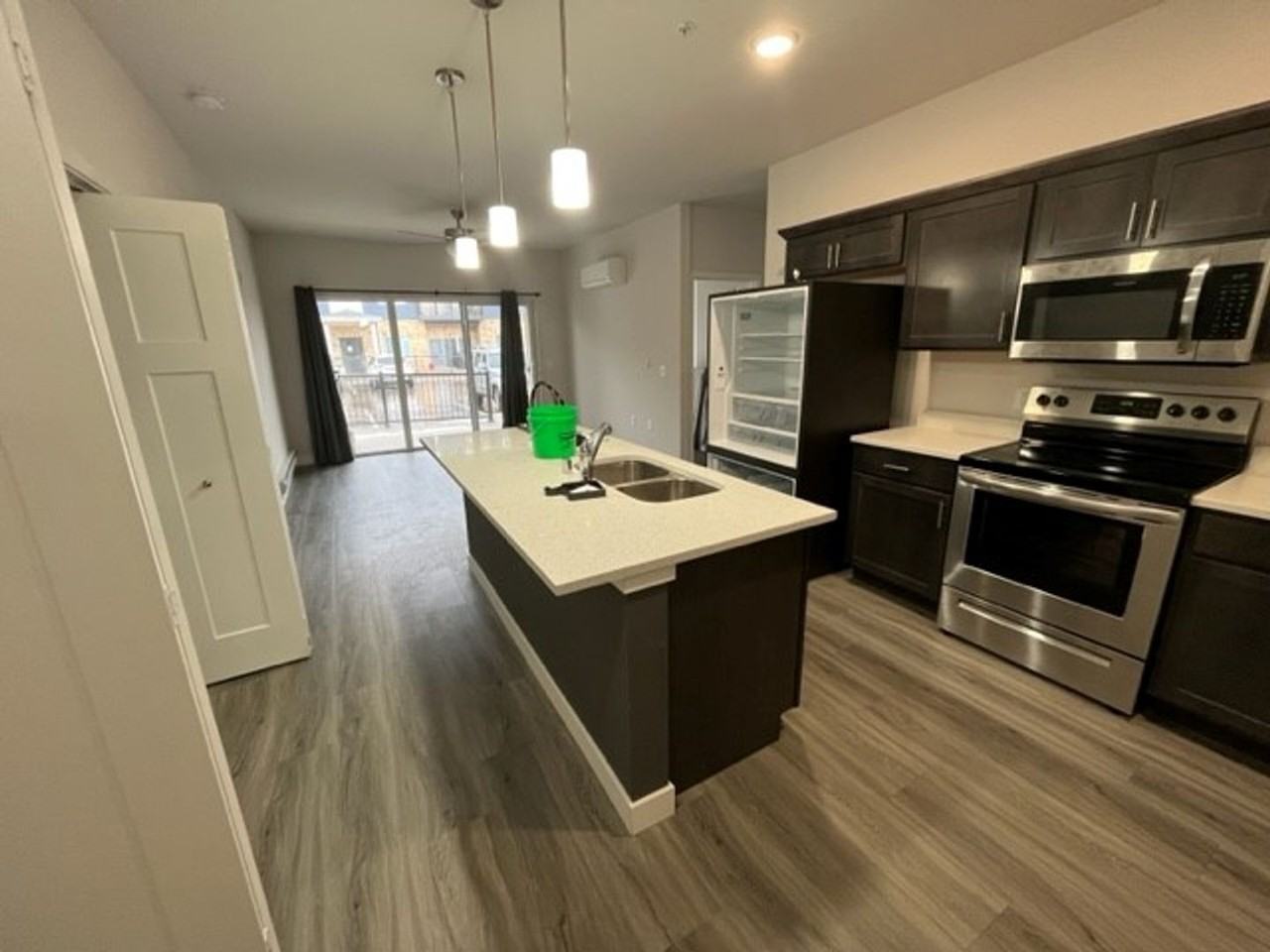 Cottage Grove Commons: 1400 N Windsor - Photo 2 of 33