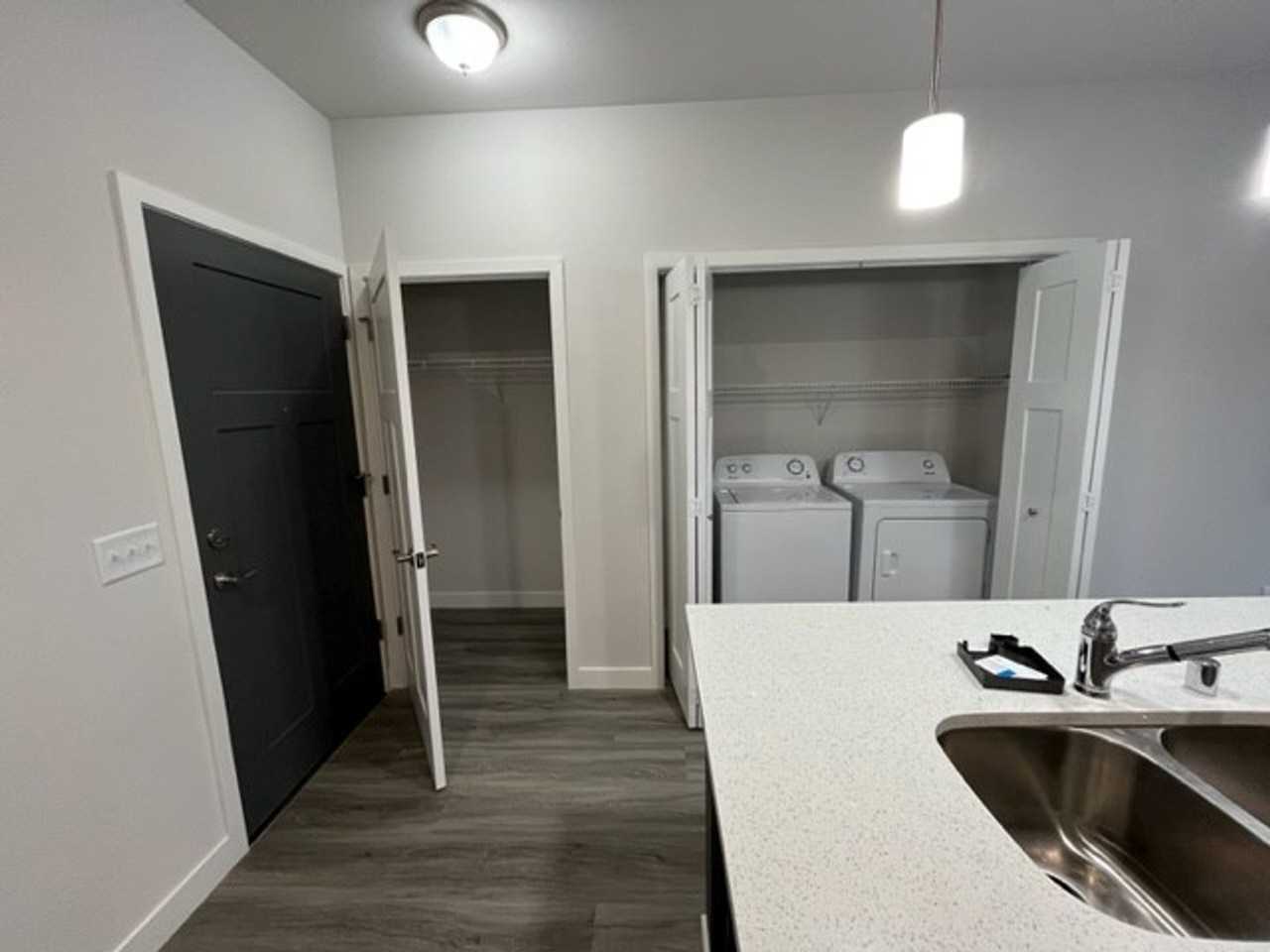 Cottage Grove Commons: 1400 N Windsor - Photo 3 of 33