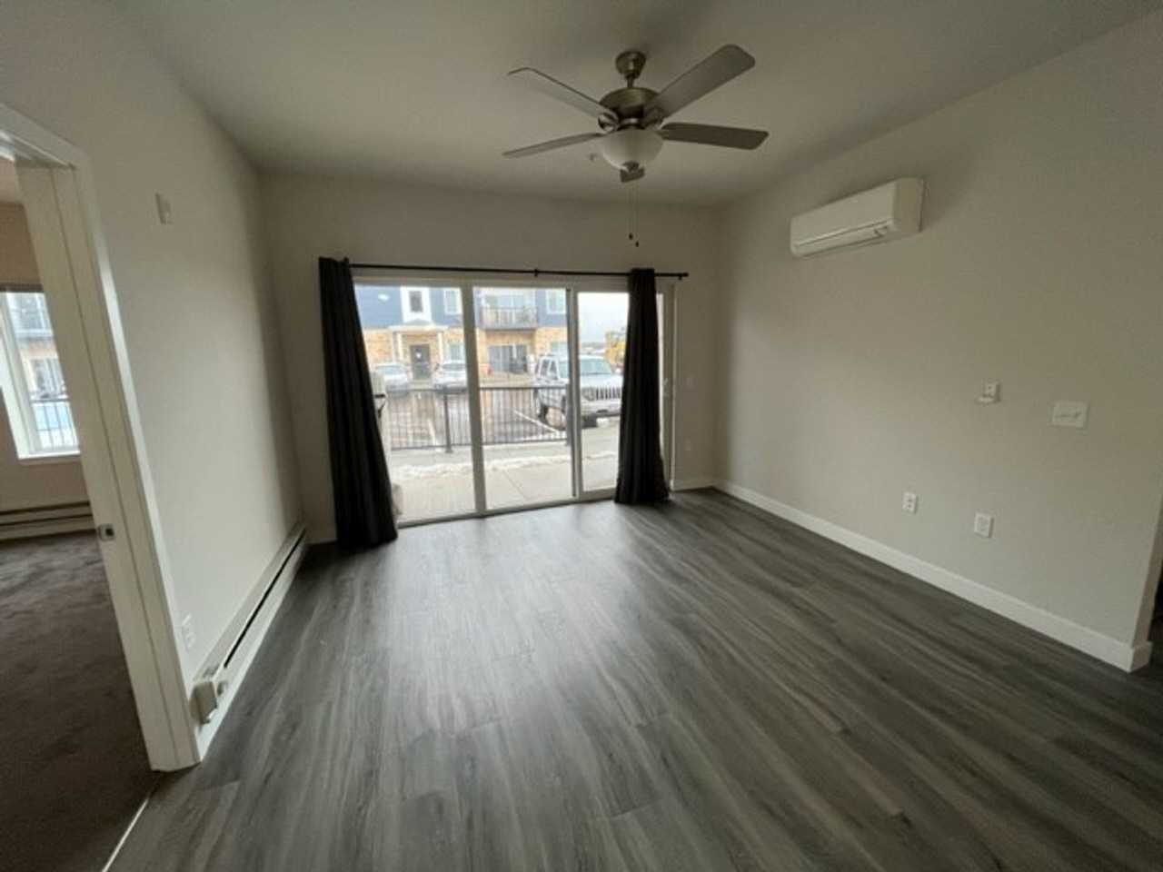 Cottage Grove Commons: 1400 N Windsor - Photo 4 of 33