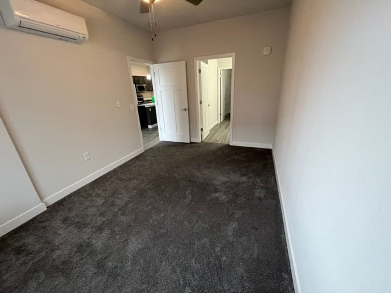 Cottage Grove Commons: 1400 N Windsor - Photo 5 of 33