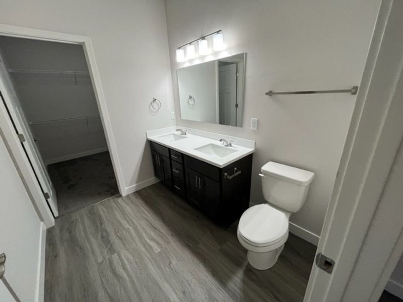 Cottage Grove Commons: 1400 N Windsor - Photo 6 of 33