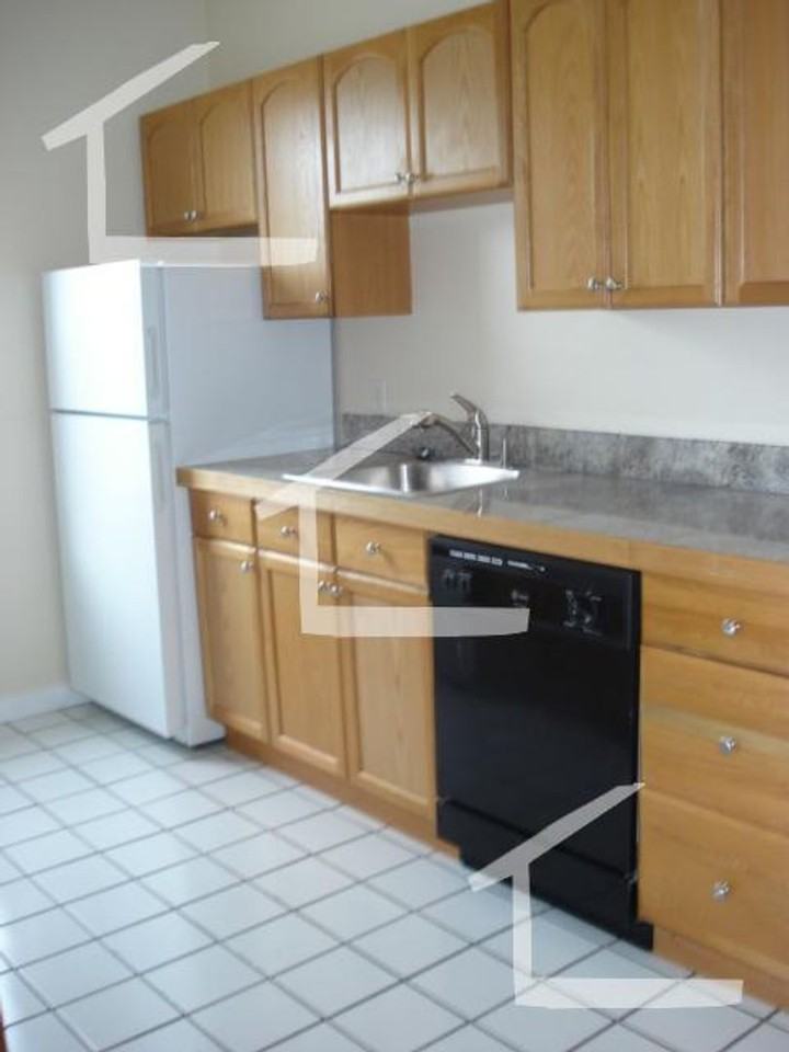 9 Strathmore Rd - Photo 3 of 8