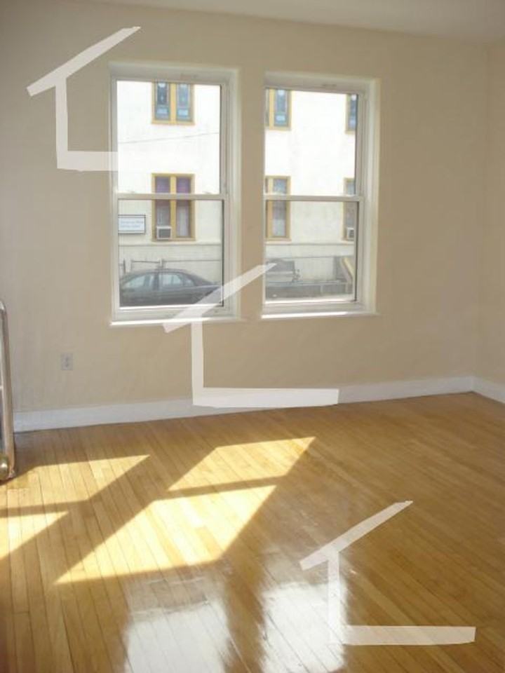 9 Strathmore Rd - Photo 7 of 8