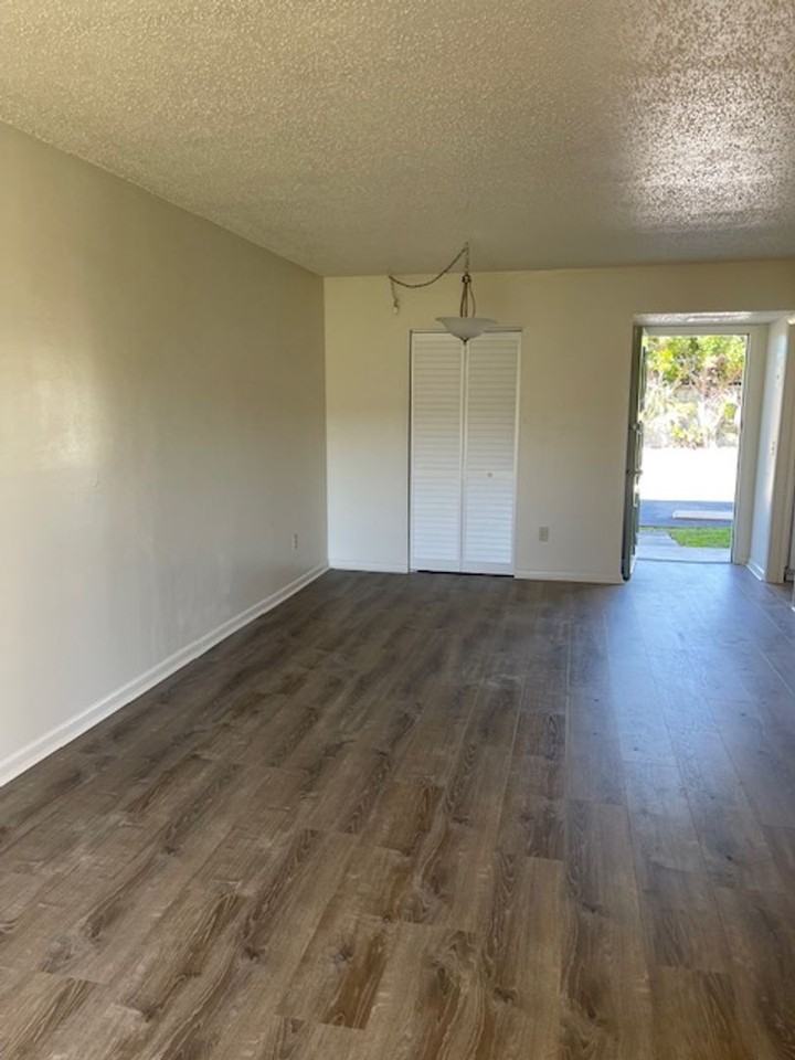 Rex Haven Apartments - Photo 4 of 19