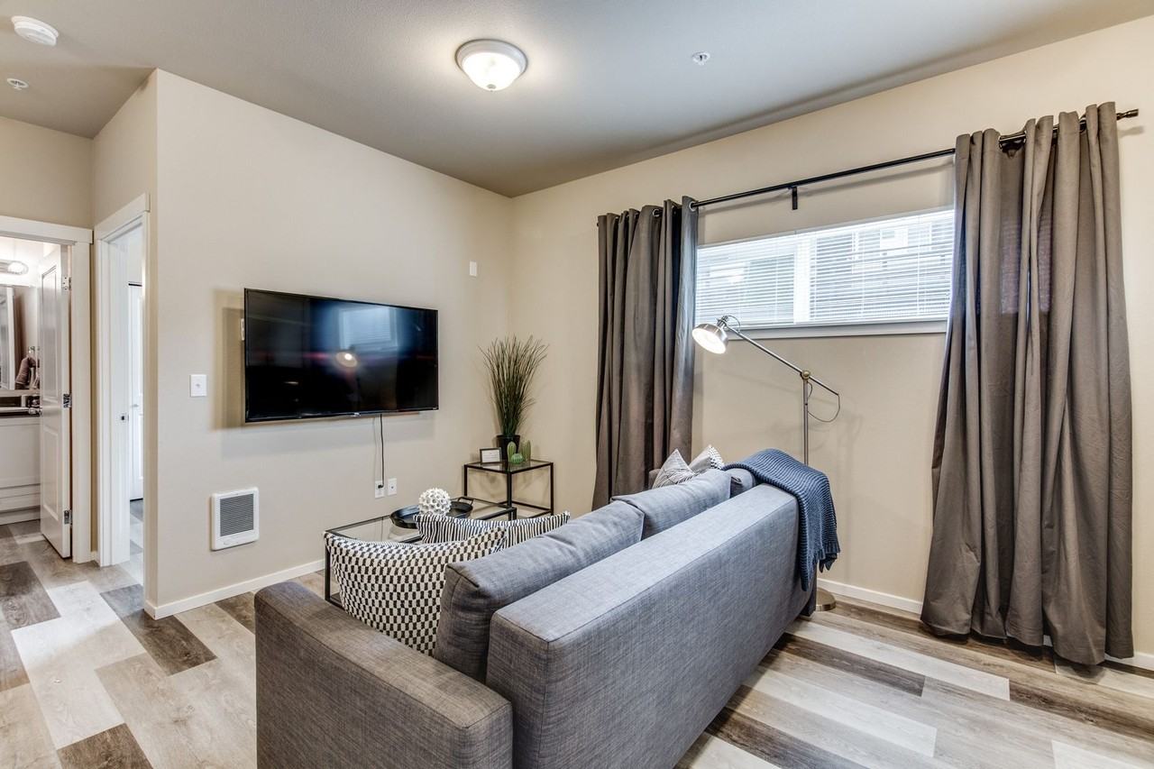 iStudios - Photo 3 of 12