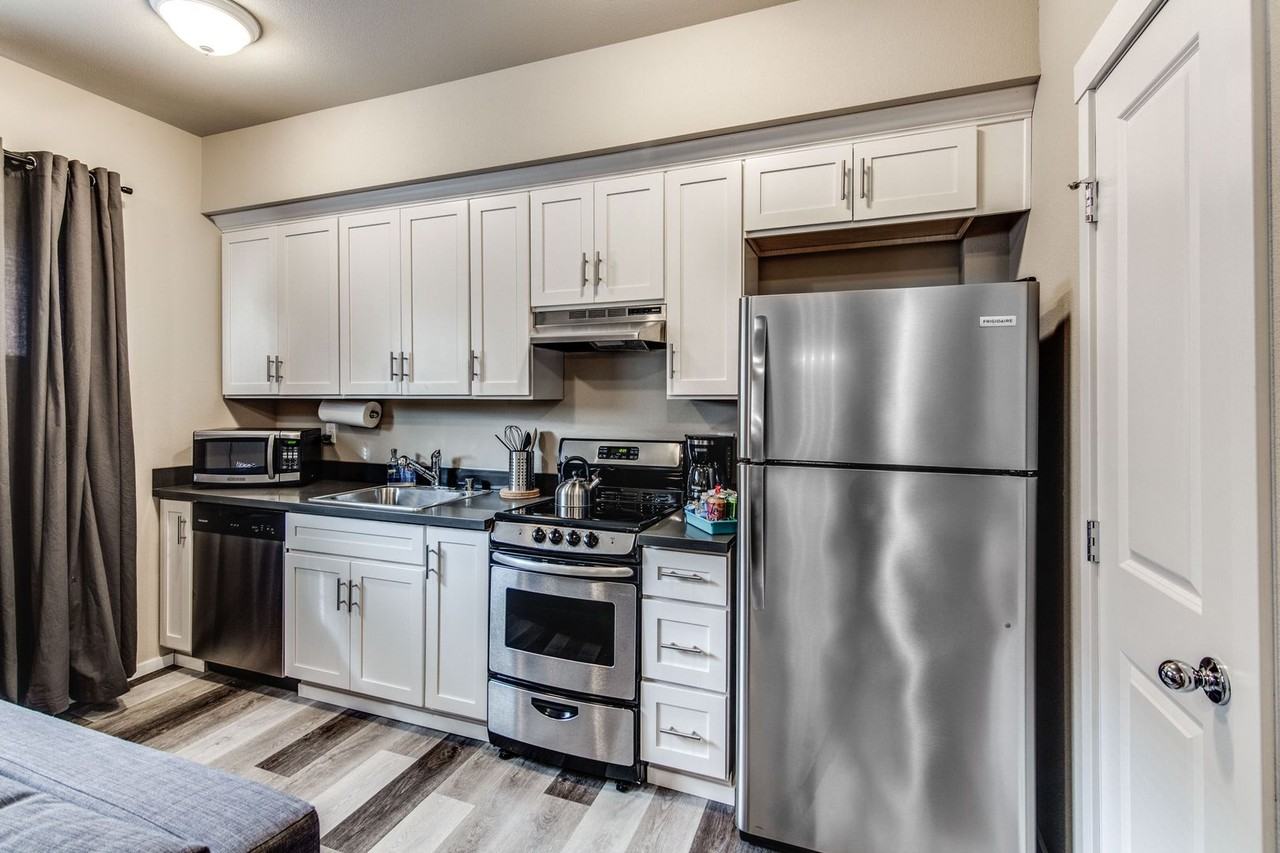 iStudios - Photo 5 of 12