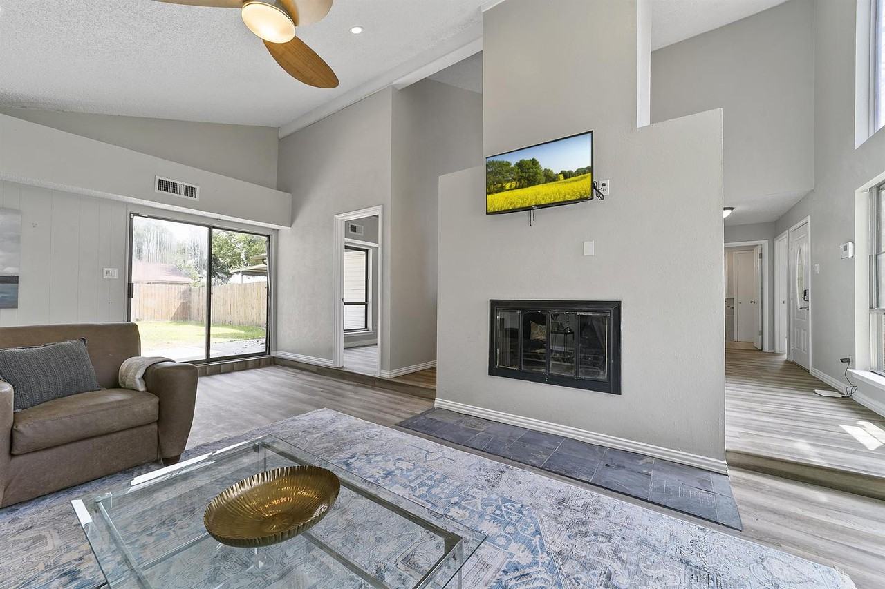 Affordable comfort in Garland! Bright room in a friendly home - Photo 5 of 21