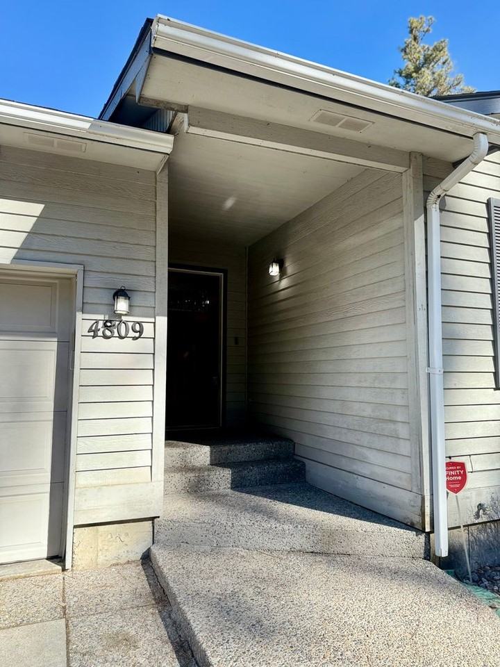 4809 S Kip Ln - Photo 4 of 21