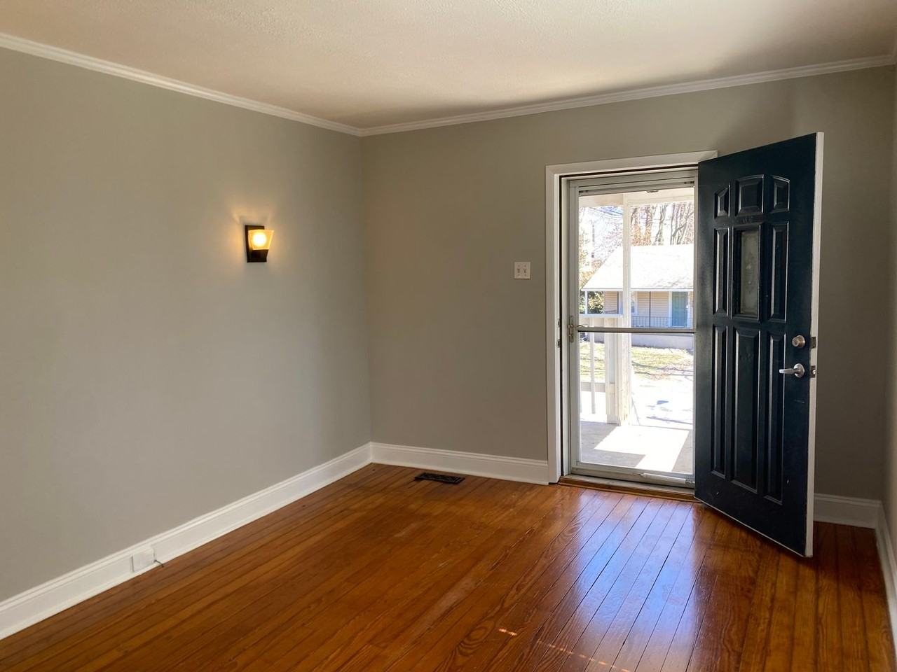 2605 Valley Ave - Photo 2 of 20
