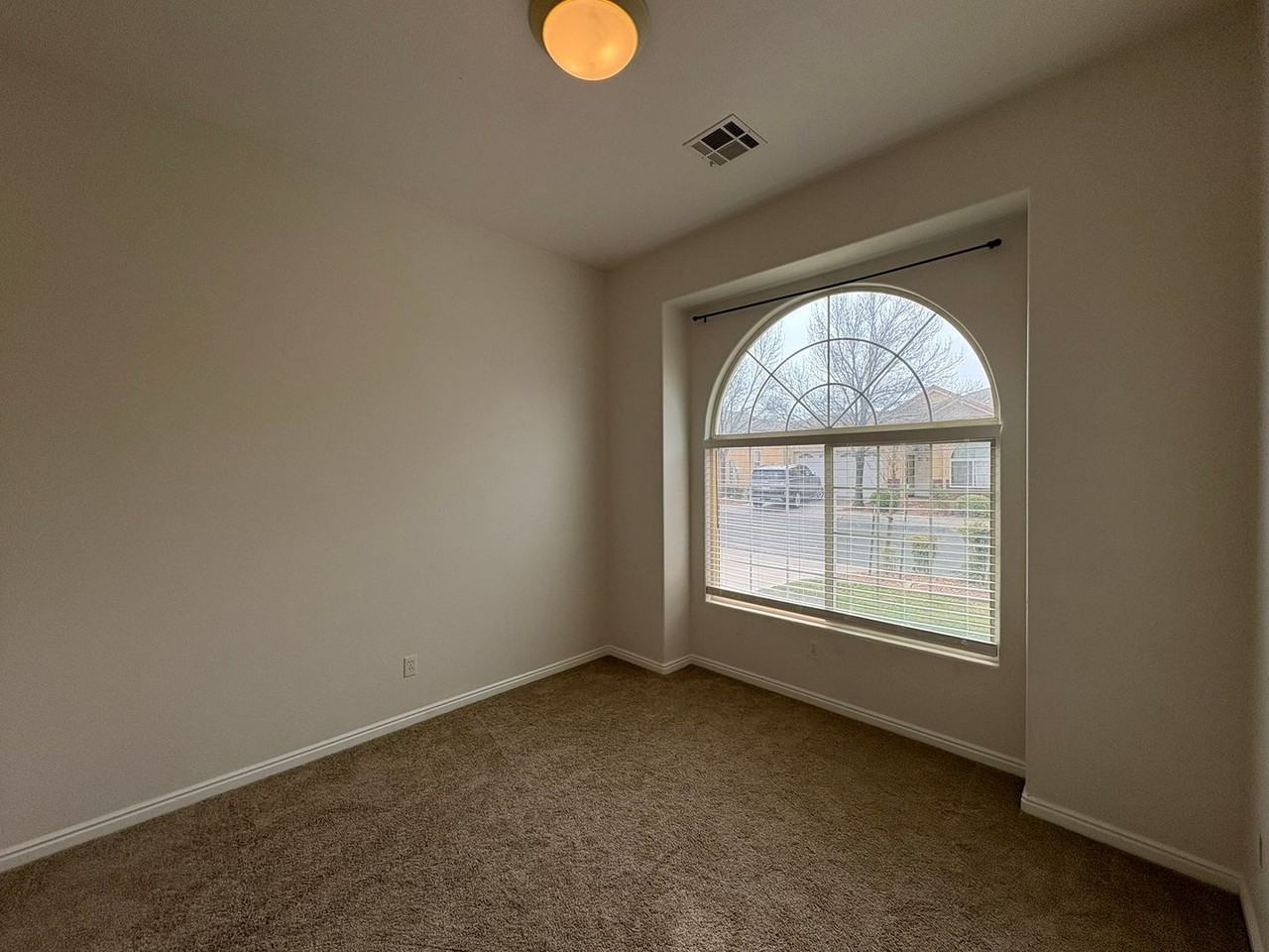 2560 W 225 N - Photo 2 of 13