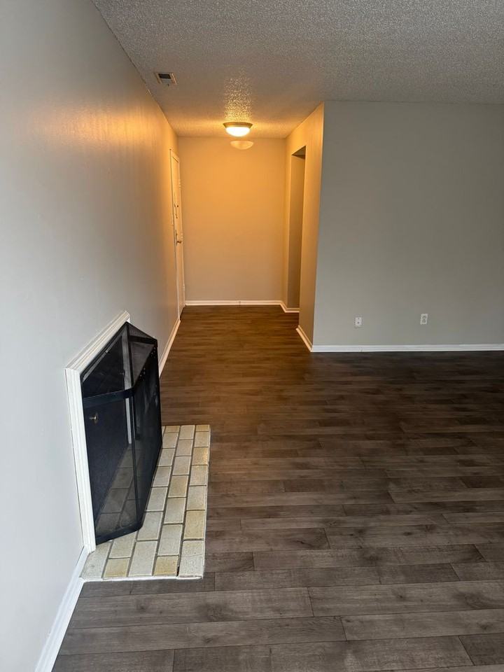 Windchase Flats & Townhomes - Photo 4 of 6