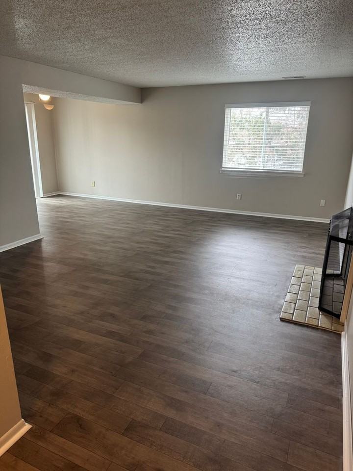 Windchase Flats & Townhomes - Photo 5 of 6
