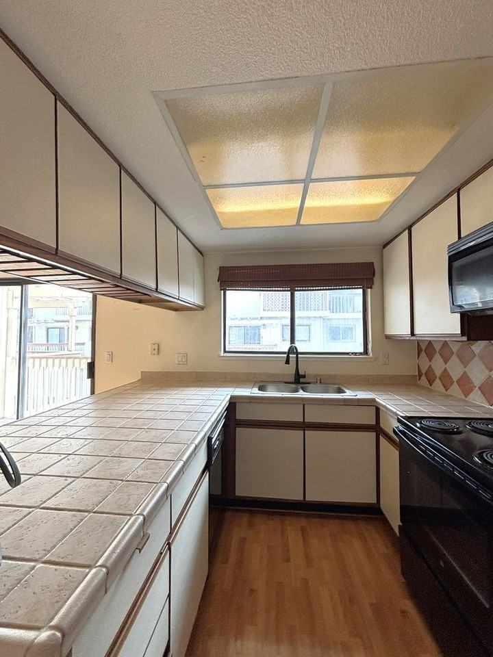 38260 Redwood Ter - Photo 3 of 11