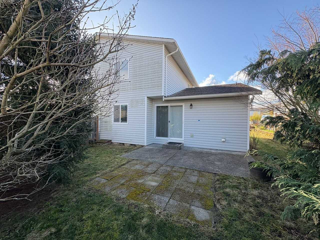 1210 33rd St - Photo 2 of 23