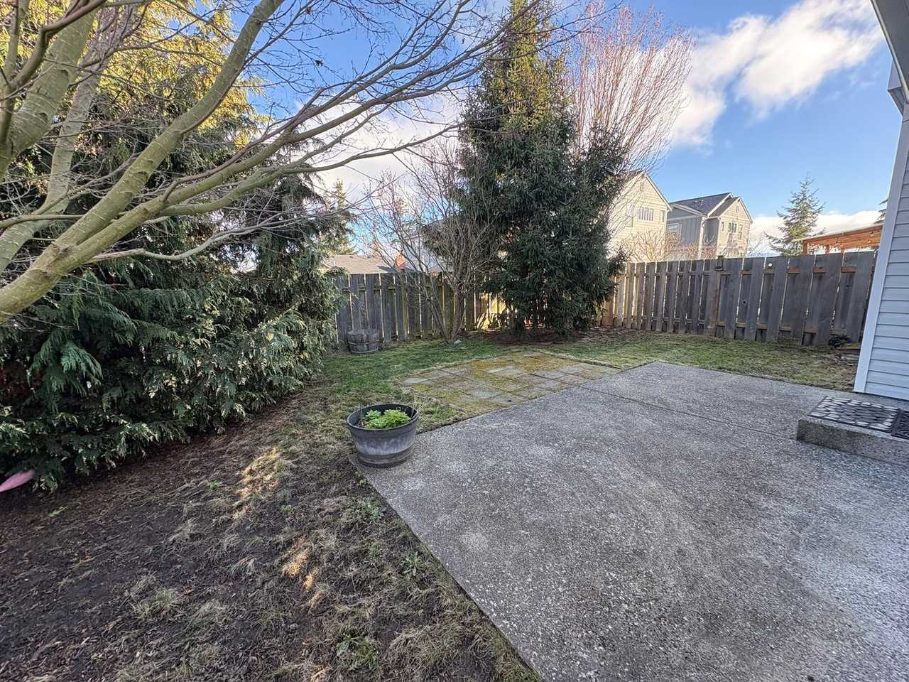 1210 33rd St - Photo 3 of 23