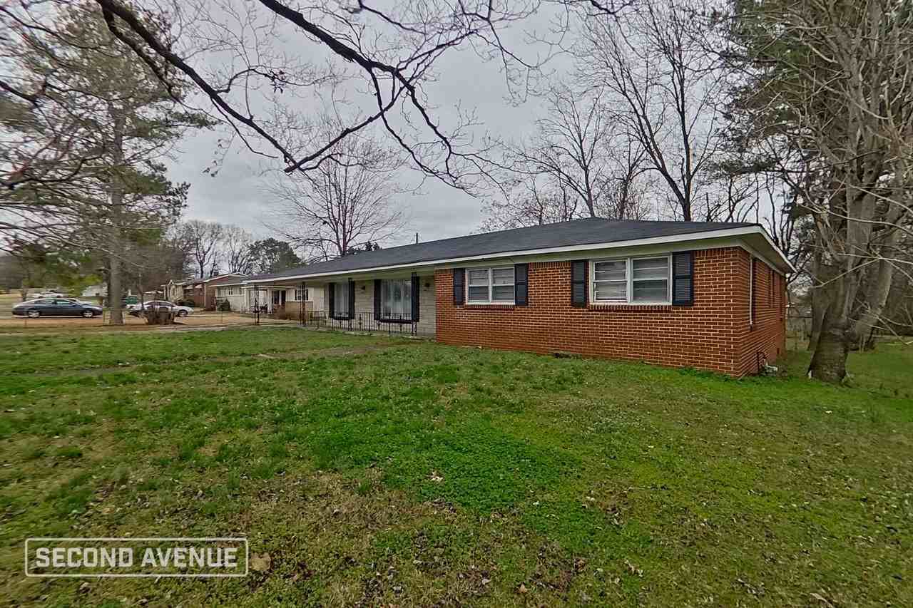 911 E 17th St - Photo 2 of 23