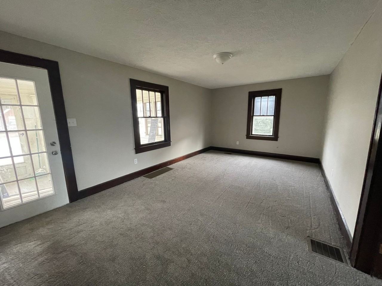 117 W Main St - Photo 3 of 10