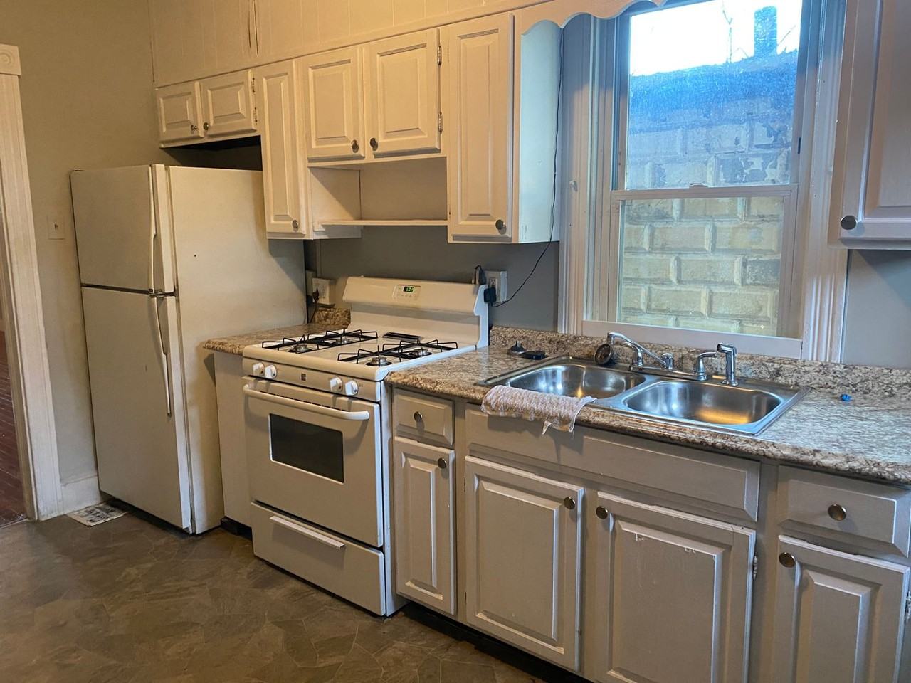 818 4th St - Photo 2 of 22