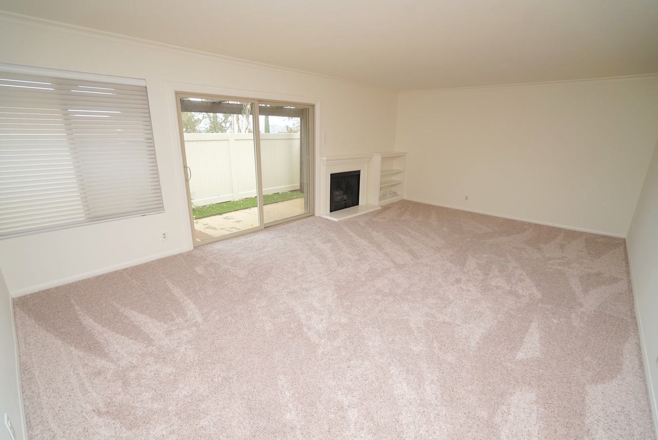 26118 Rainbow Glen Dr - Photo 3 of 17