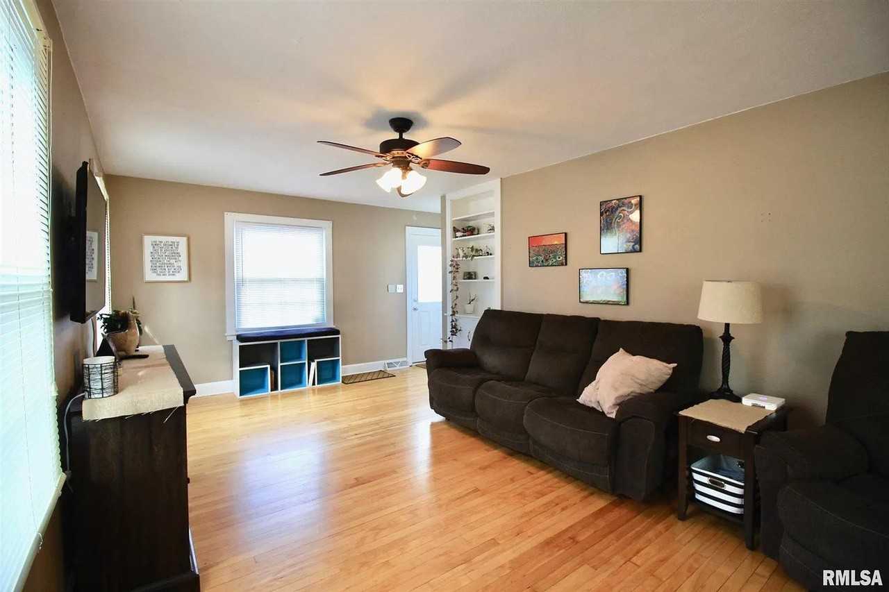 1529 39th St - Photo 6 of 16