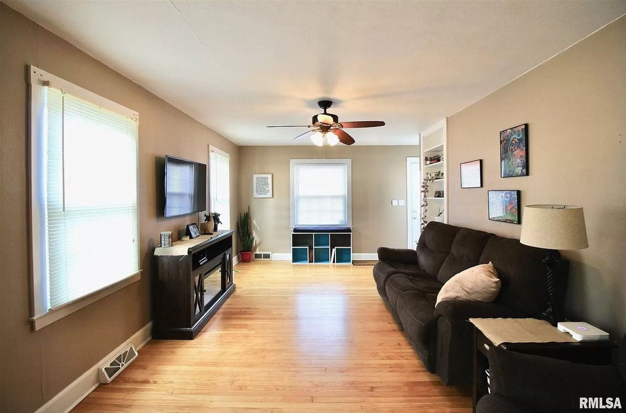 1529 39th St - Photo 5 of 16