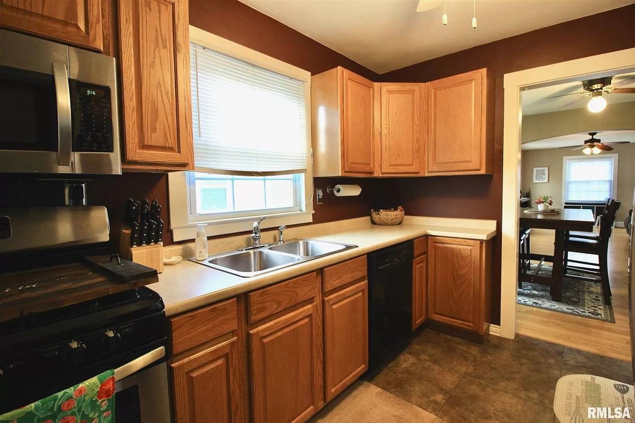 1529 39th St - Photo 2 of 16