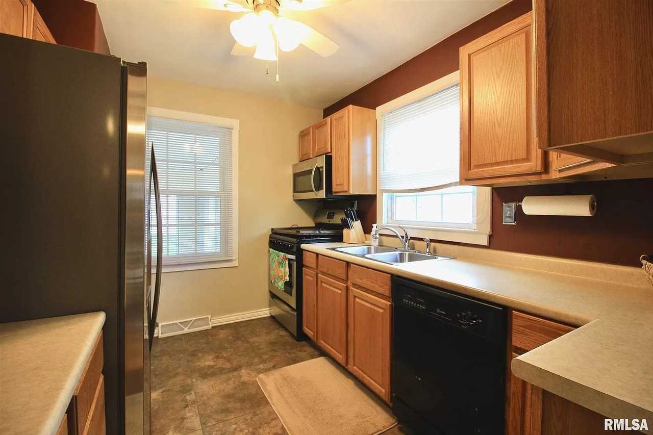 1529 39th St - Photo 4 of 16