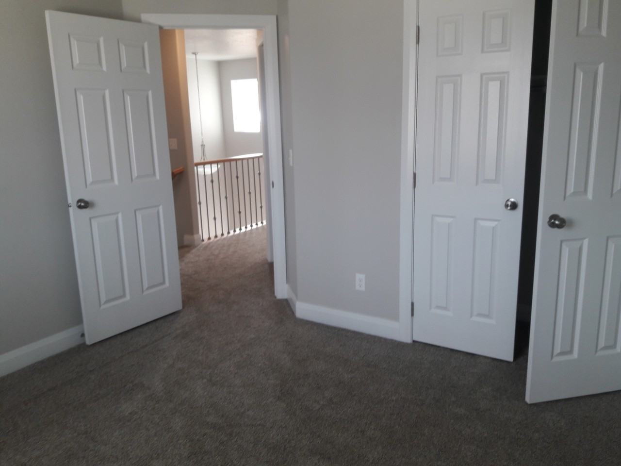 352 W 400 N - Photo 2 of 27