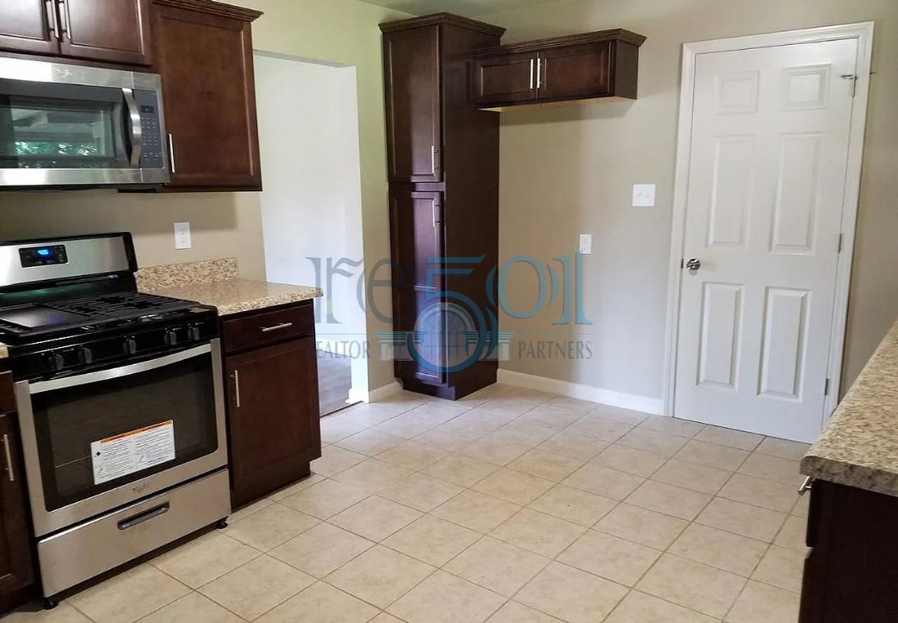 6 Broadmoor Dr - Photo 5 of 17