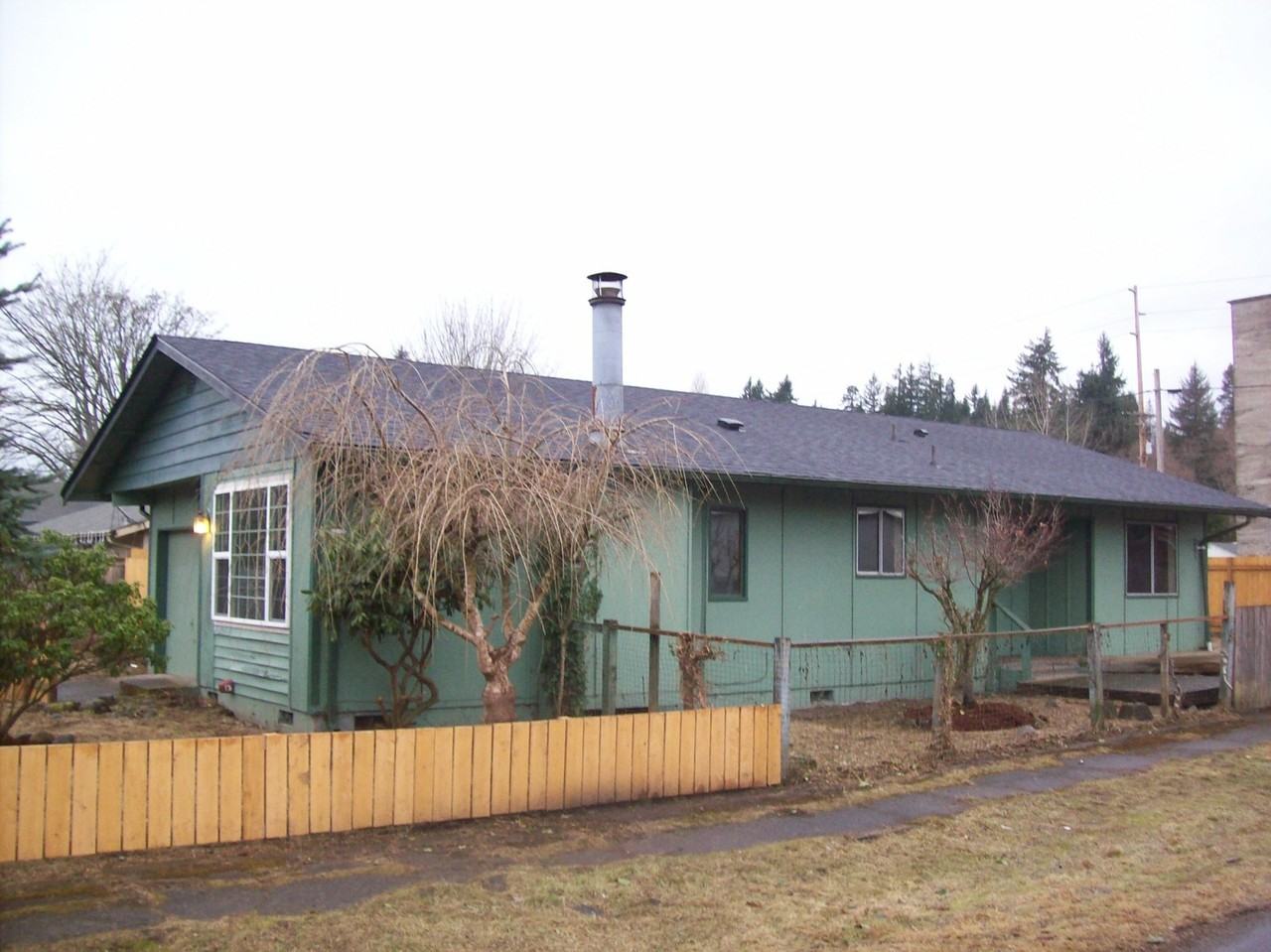 201 Nenant St S - Photo 2 of 10