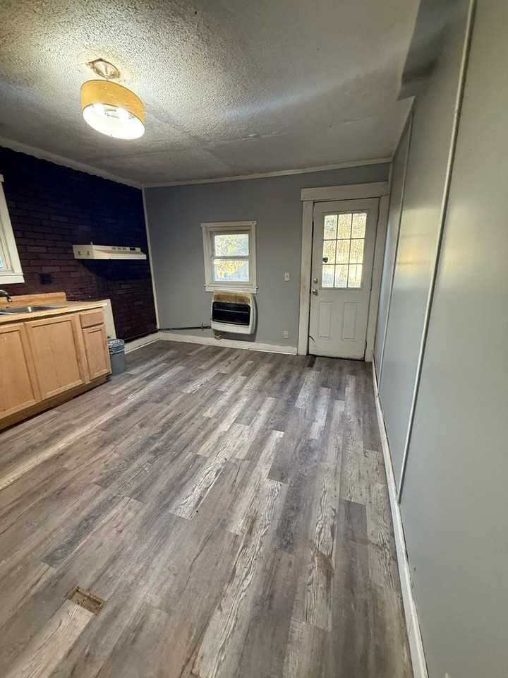 228 East St - Photo 2 of 10