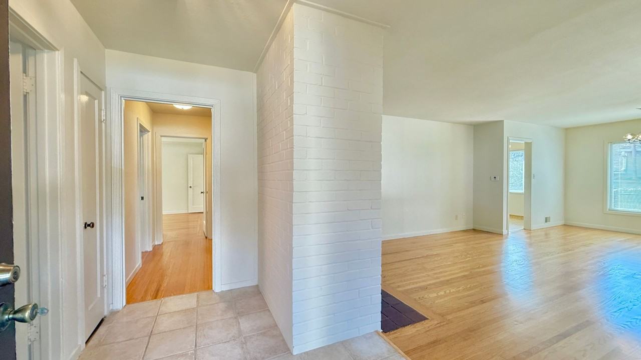 4627 Belfast Ave - Photo 2 of 31