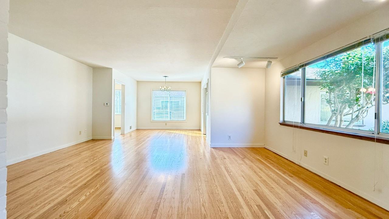 4627 Belfast Ave - Photo 3 of 31