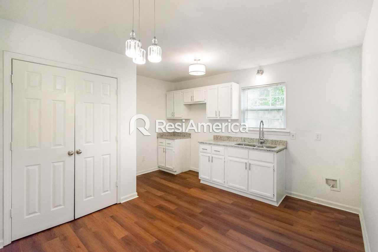 1866 Wooten St - Photo 4 of 23