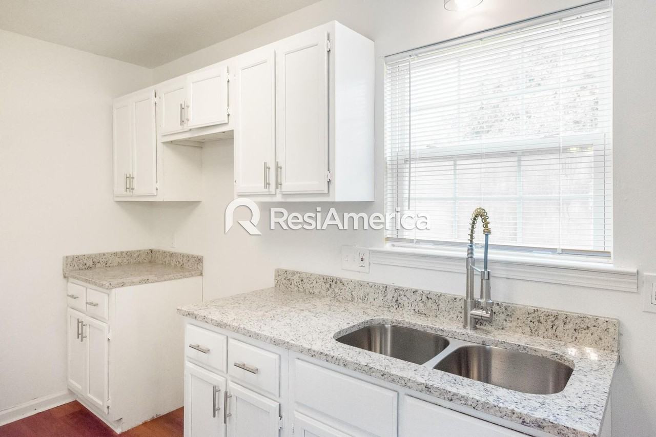 1866 Wooten St - Photo 6 of 23