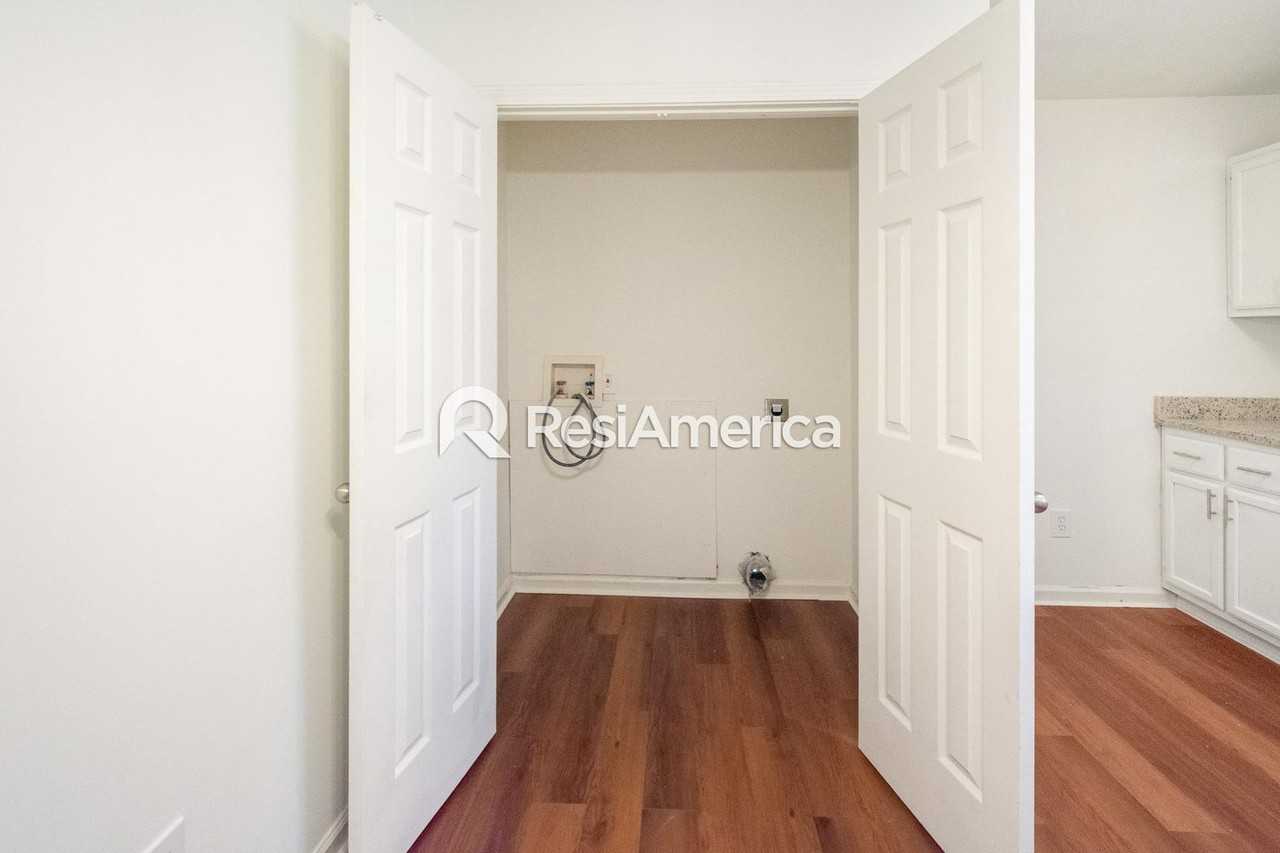 1866 Wooten St - Photo 7 of 23