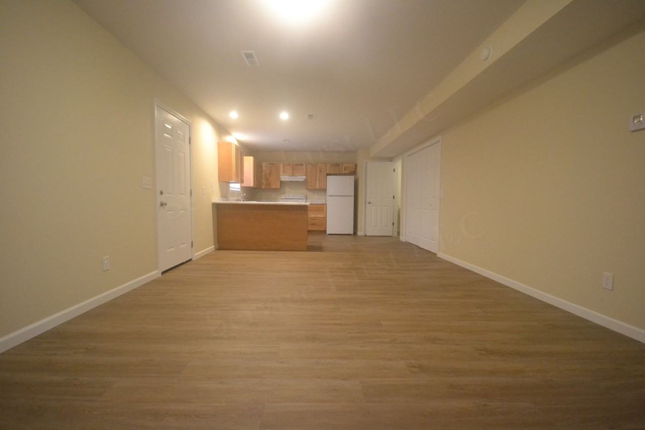 608 N Poplar St - Photo 6 of 21