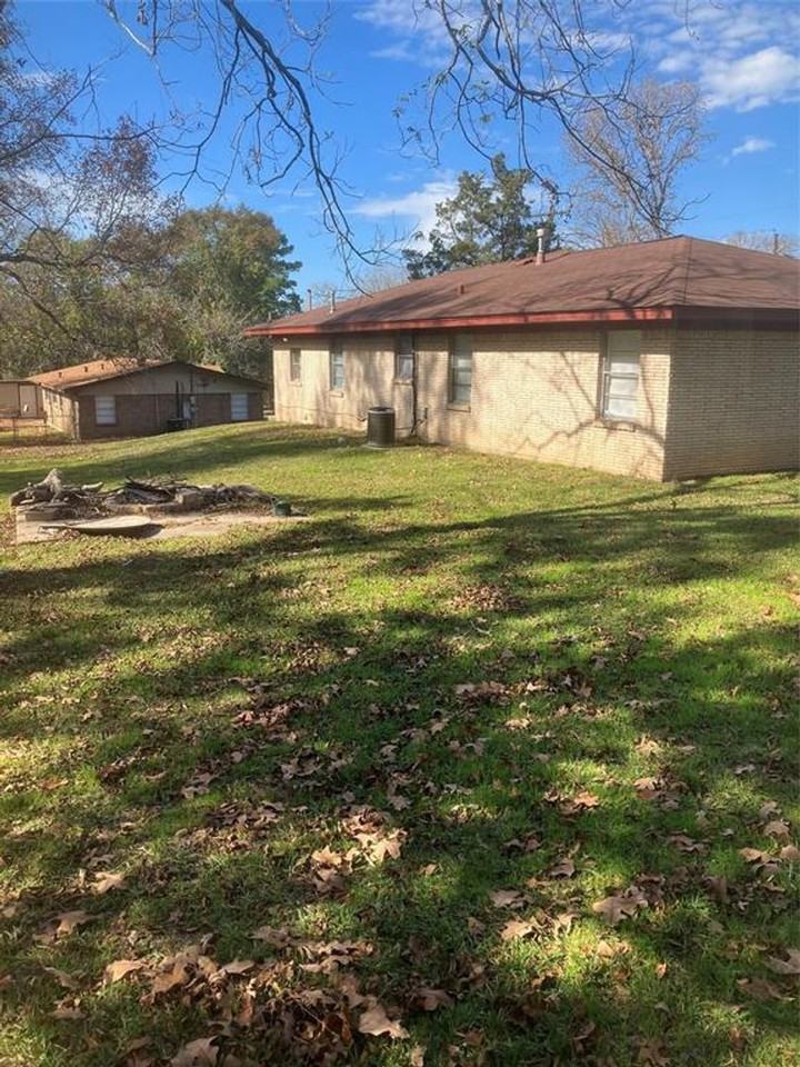 4403 Shady Ln - Photo 2 of 9