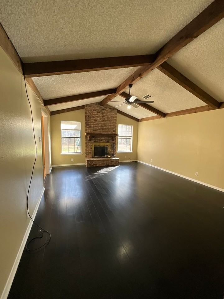 213 Old Oak Ln - Photo 2 of 21