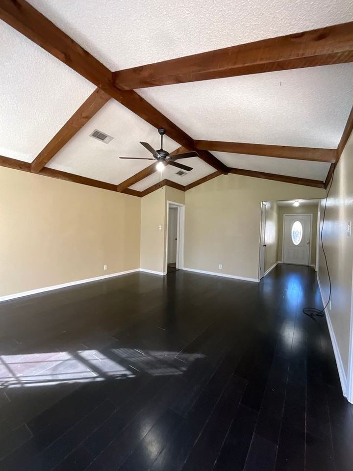 213 Old Oak Ln - Photo 3 of 21