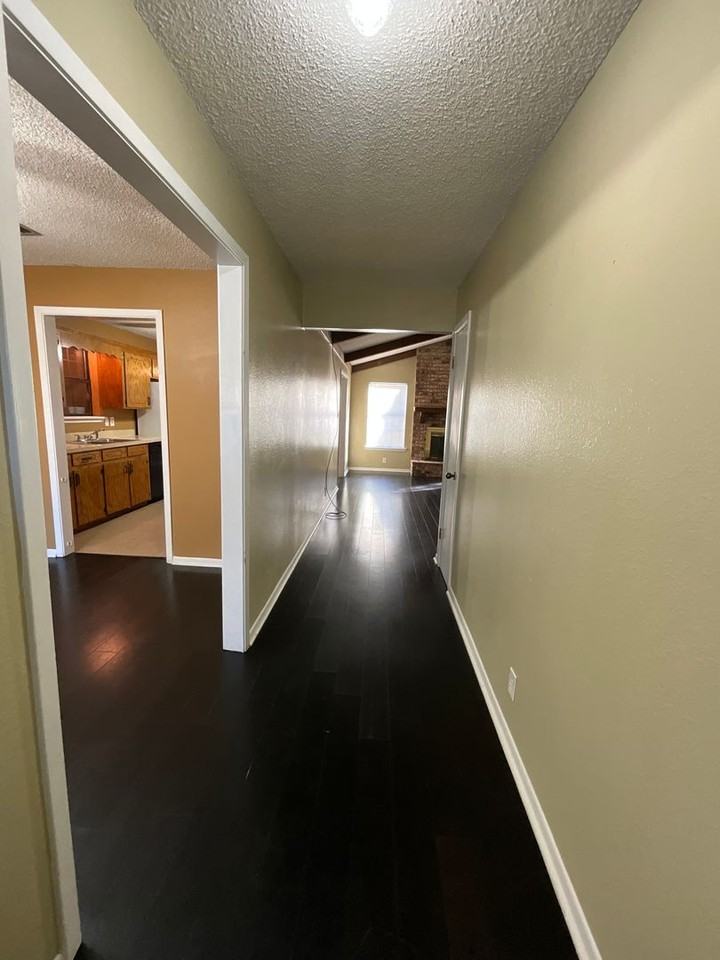 213 Old Oak Ln - Photo 4 of 21