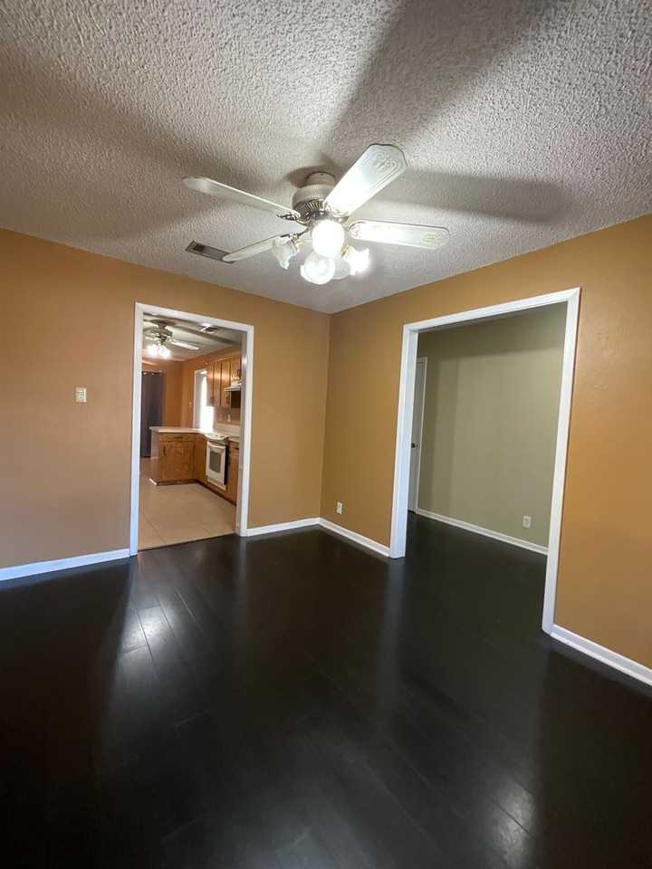 213 Old Oak Ln - Photo 6 of 21