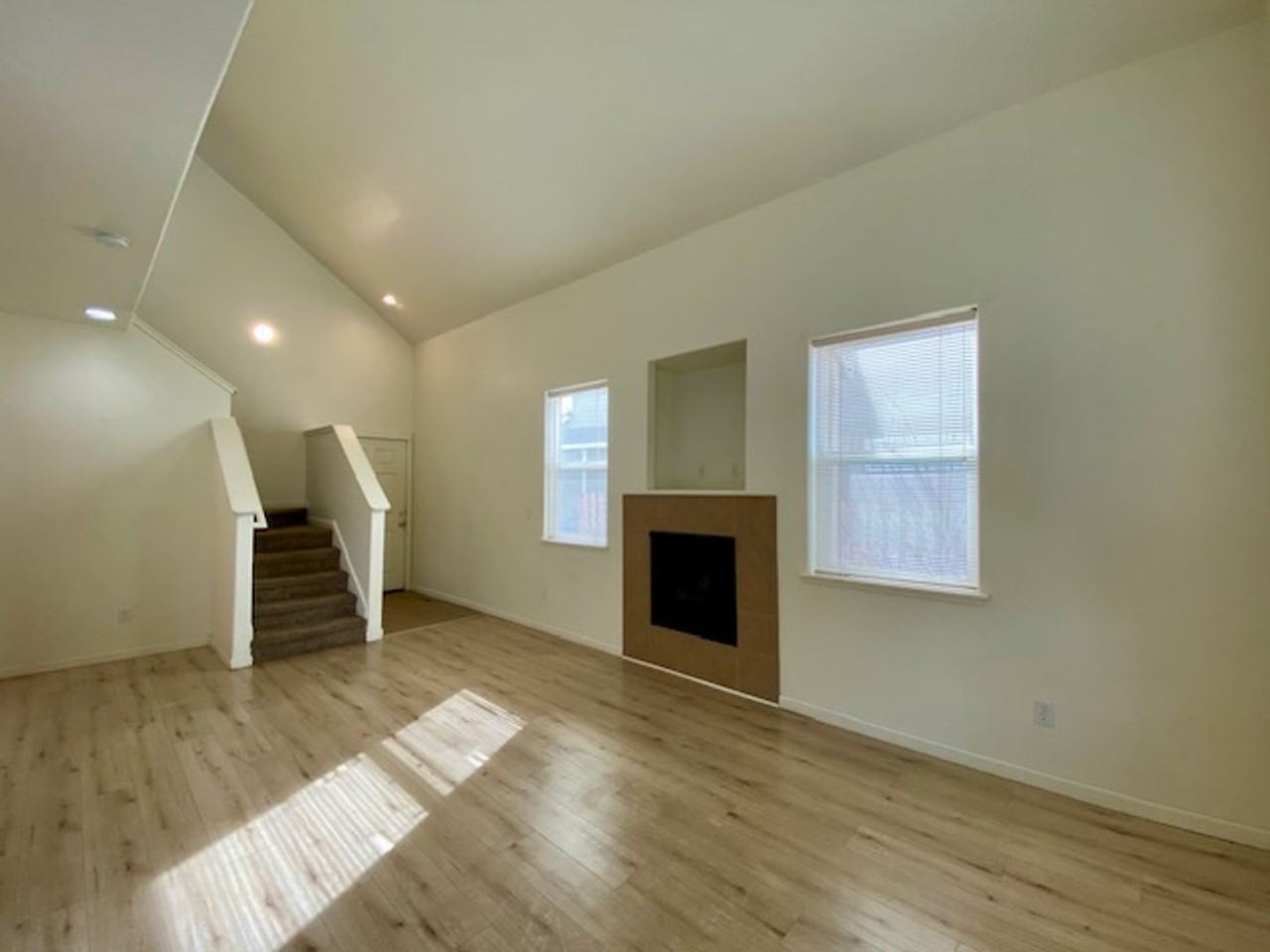 Sw Cascade Mountain Ct - Photo 3 of 38