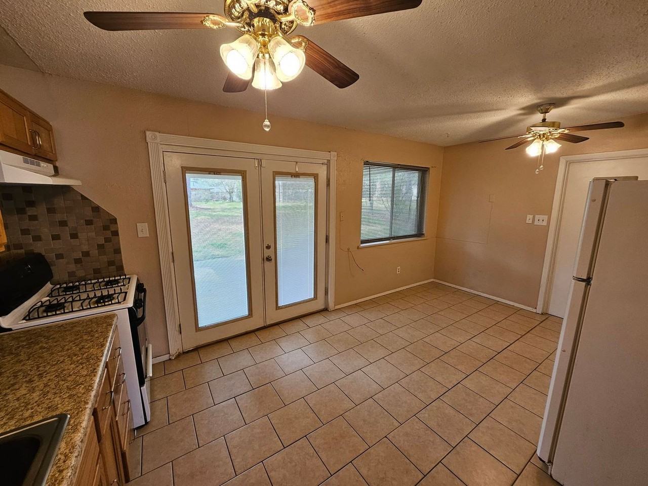 203 Ivy St - Photo 5 of 19