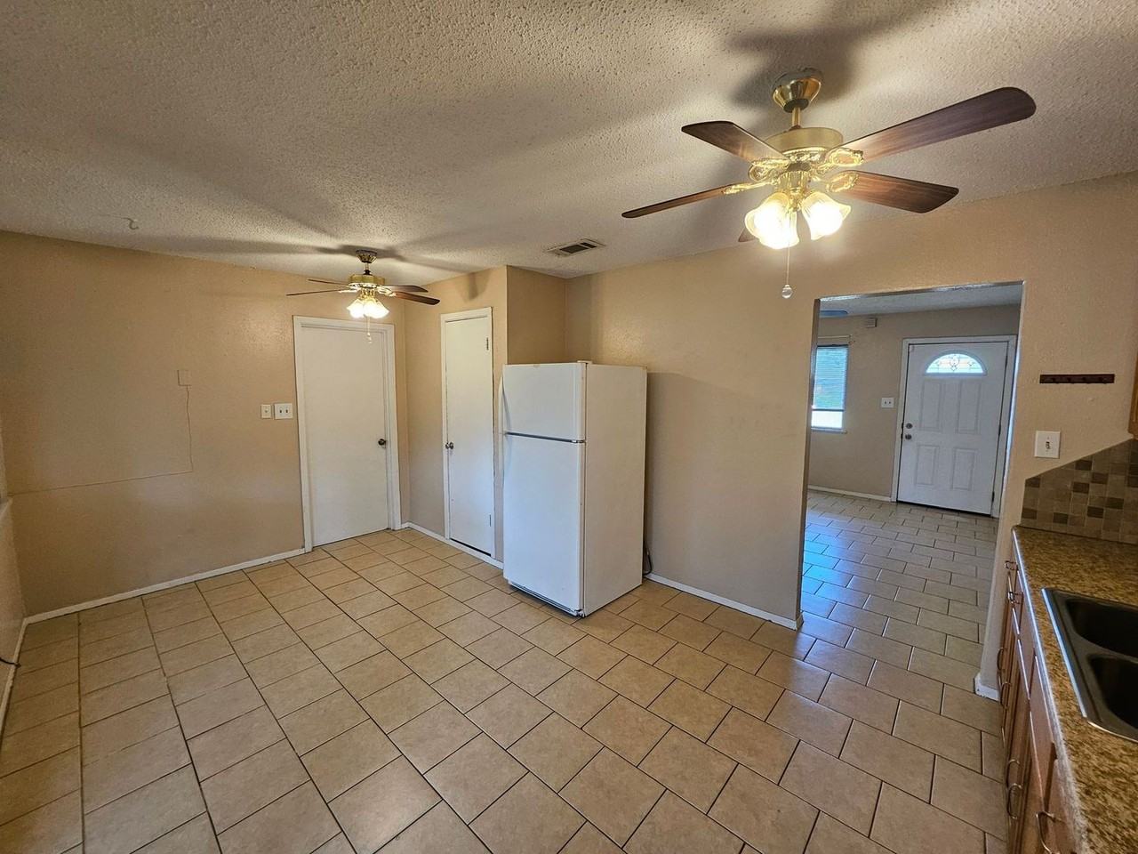 203 Ivy St - Photo 6 of 19